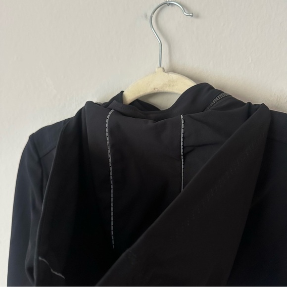 Lululemon Bust A Move Jacket Peplum Black Hood Soft Shell $178.00 - Picture 15 of 16